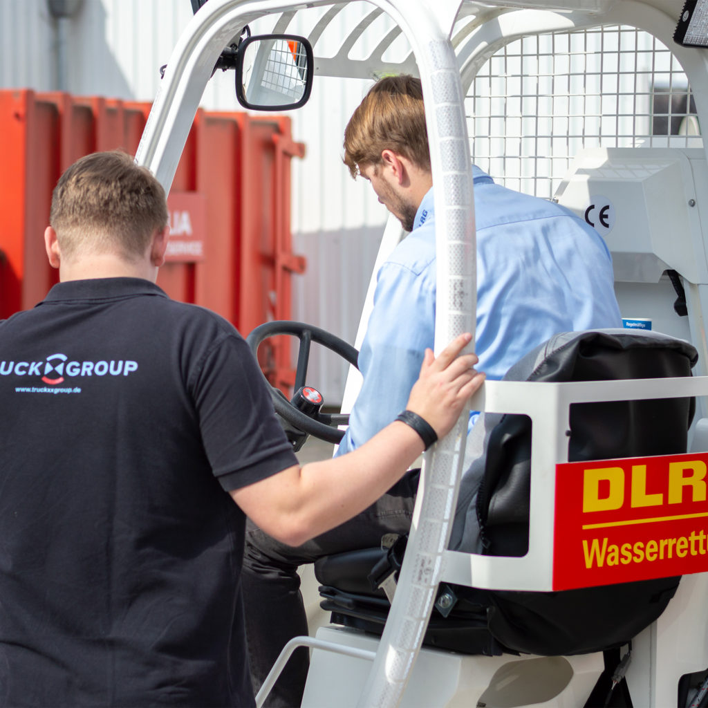 Übergabe Manitou TMT27S Mitnahmestapler bei DLRG in Bad Nenndorf