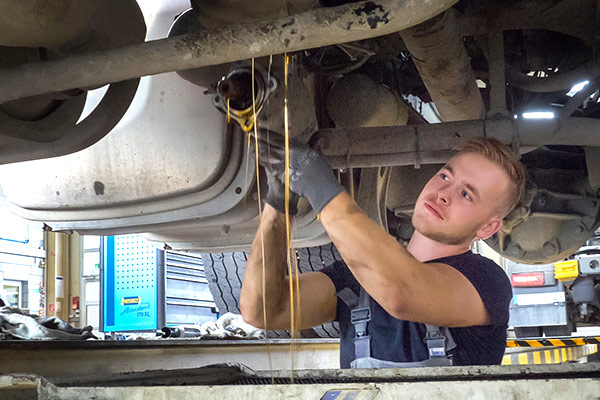 Ausbildung Kfz Mechatroniker Nutzfahrzeugtechnik