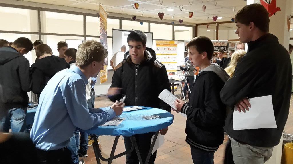 Schevel auf der Ausbildungsplatzbörse im Schulzentrum Lohne